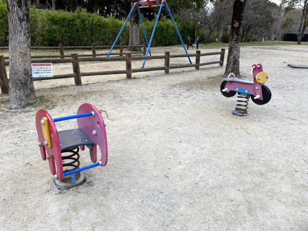稲佐山公園の木馬系遊具